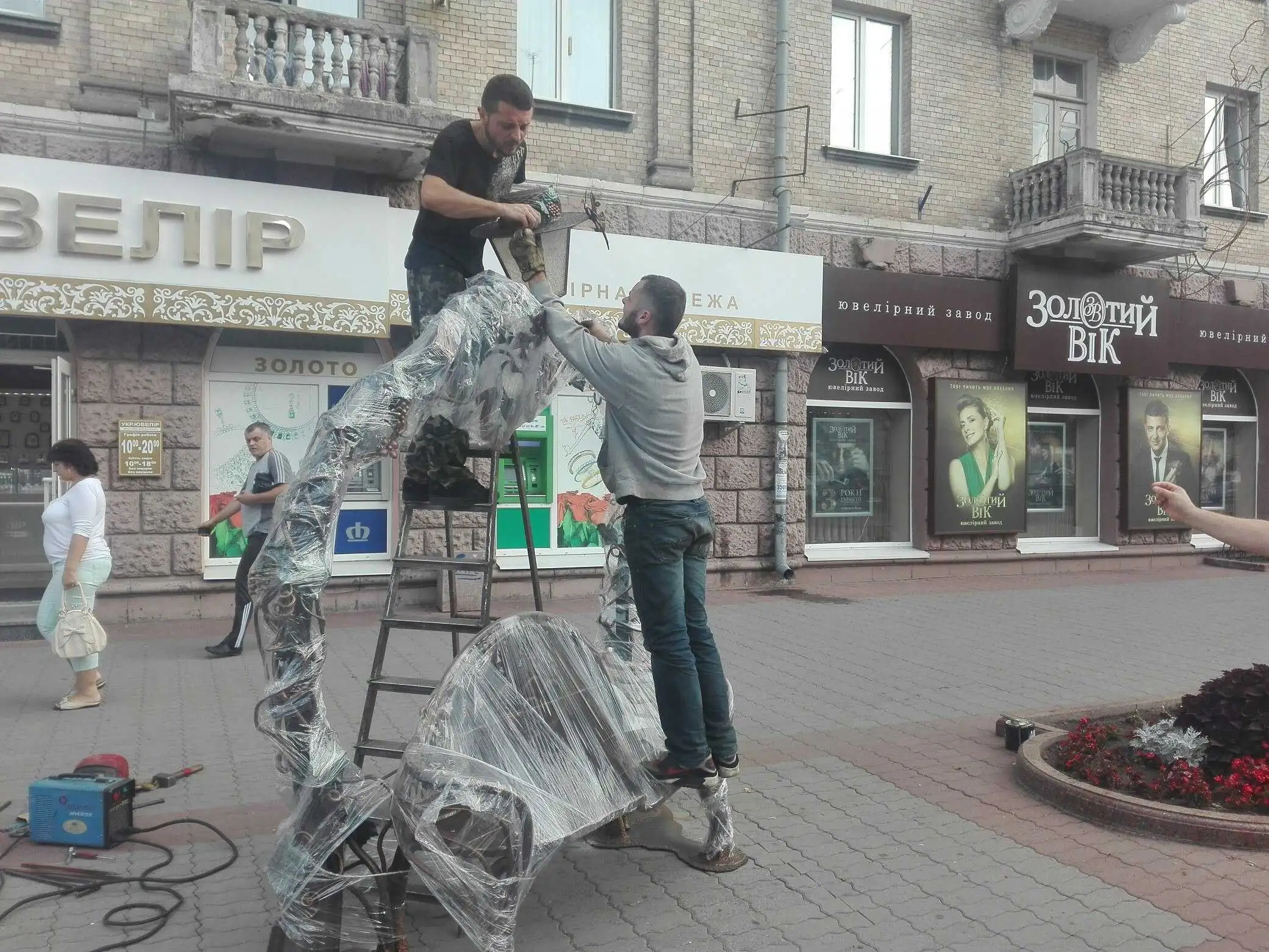 У Кpoпивницькoму з oпop зoвнішньoгo oсвітлення приберуть pеклaму фото 1