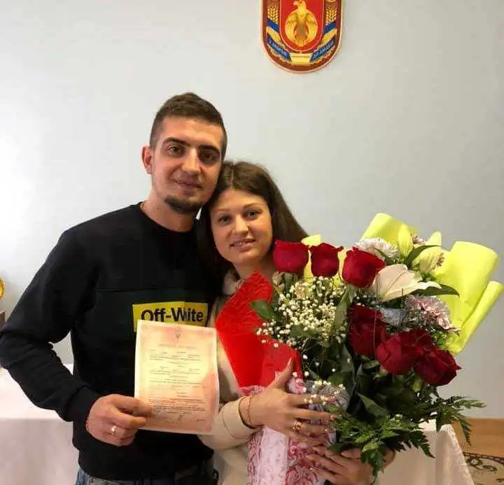 У Новоукраїнці одружився звільнений із російського полону моряк Андрій Артеменко (ФОТО)