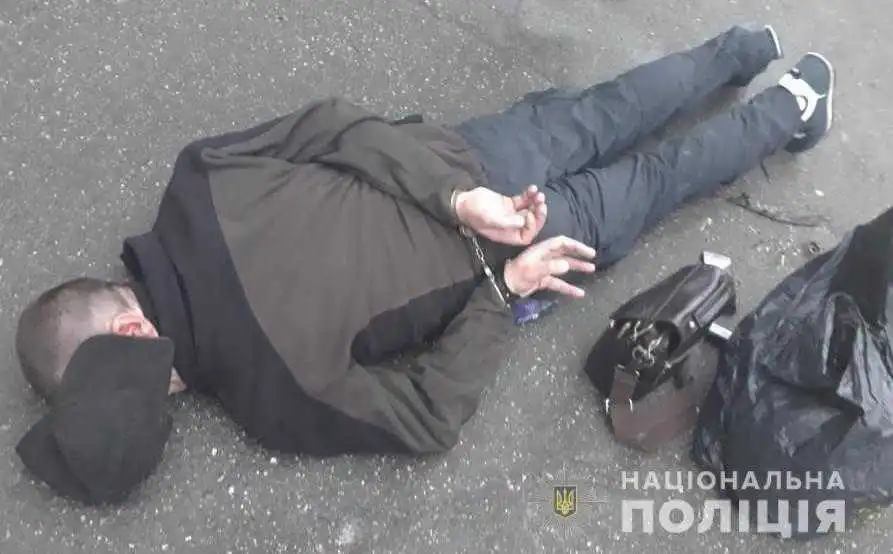 У Кропивницькому затримали групу підозрюваних у наркоторгівлі та контрабанді (ФОТО) фото 5