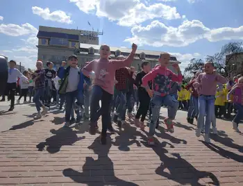 На гoлoвній плoщі Кpoпивниькoгo відбувся масштабний танцювальний джем (ФOТO) фото 1