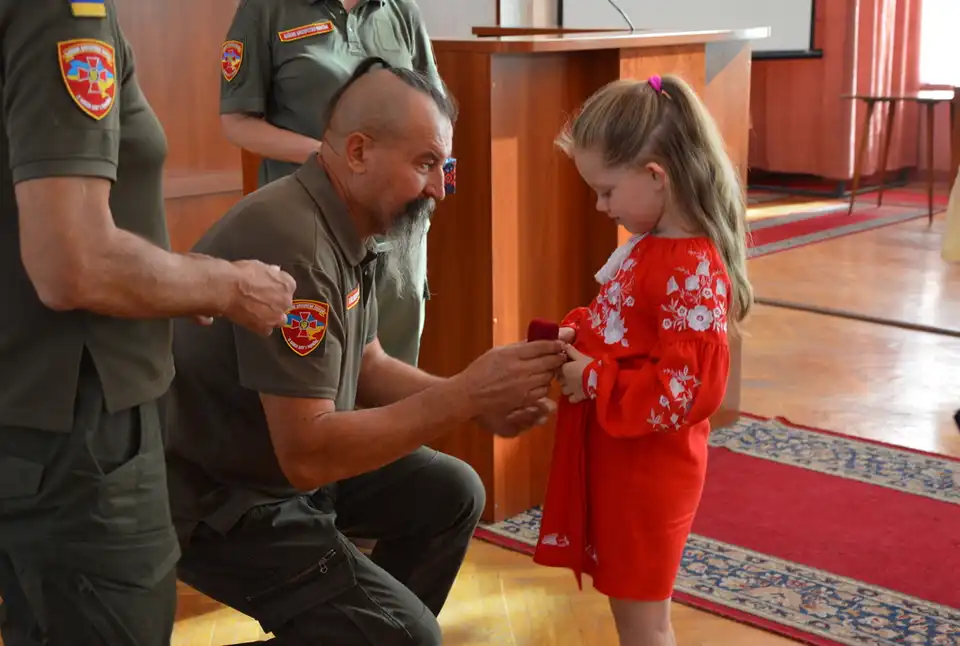 У Кропивницькому дітям загиблих захисників вручили іменні кулони (ФОТО)