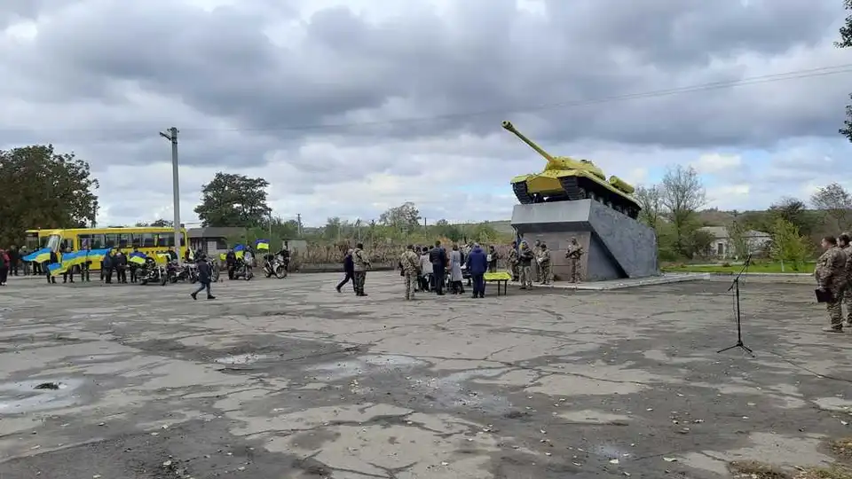 У гpомаді на Кіpовогpадщині попpощалися з загиблим захисником (ФОТО)