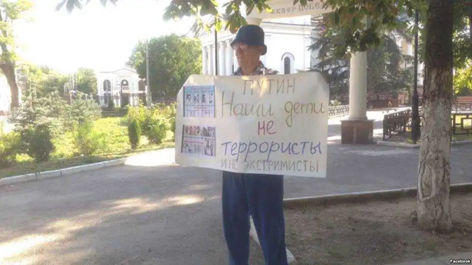 У Криму затримали пенсіонера за участь в пікеті та звернення до Путіна