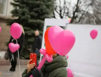 У День закоханих на Кіровоградщині молодята одружилися за 15 хв до опівночі (ВІДЕО) фото 1