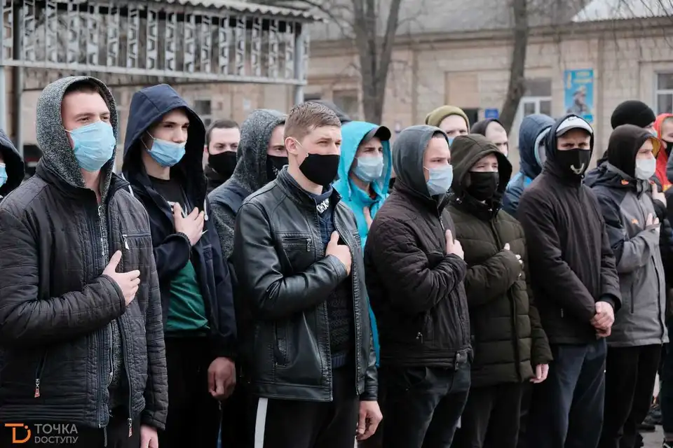 Призовників із Кіровоградщини урочисто провели на військову службу (ФОТОРЕПОРТАЖ)