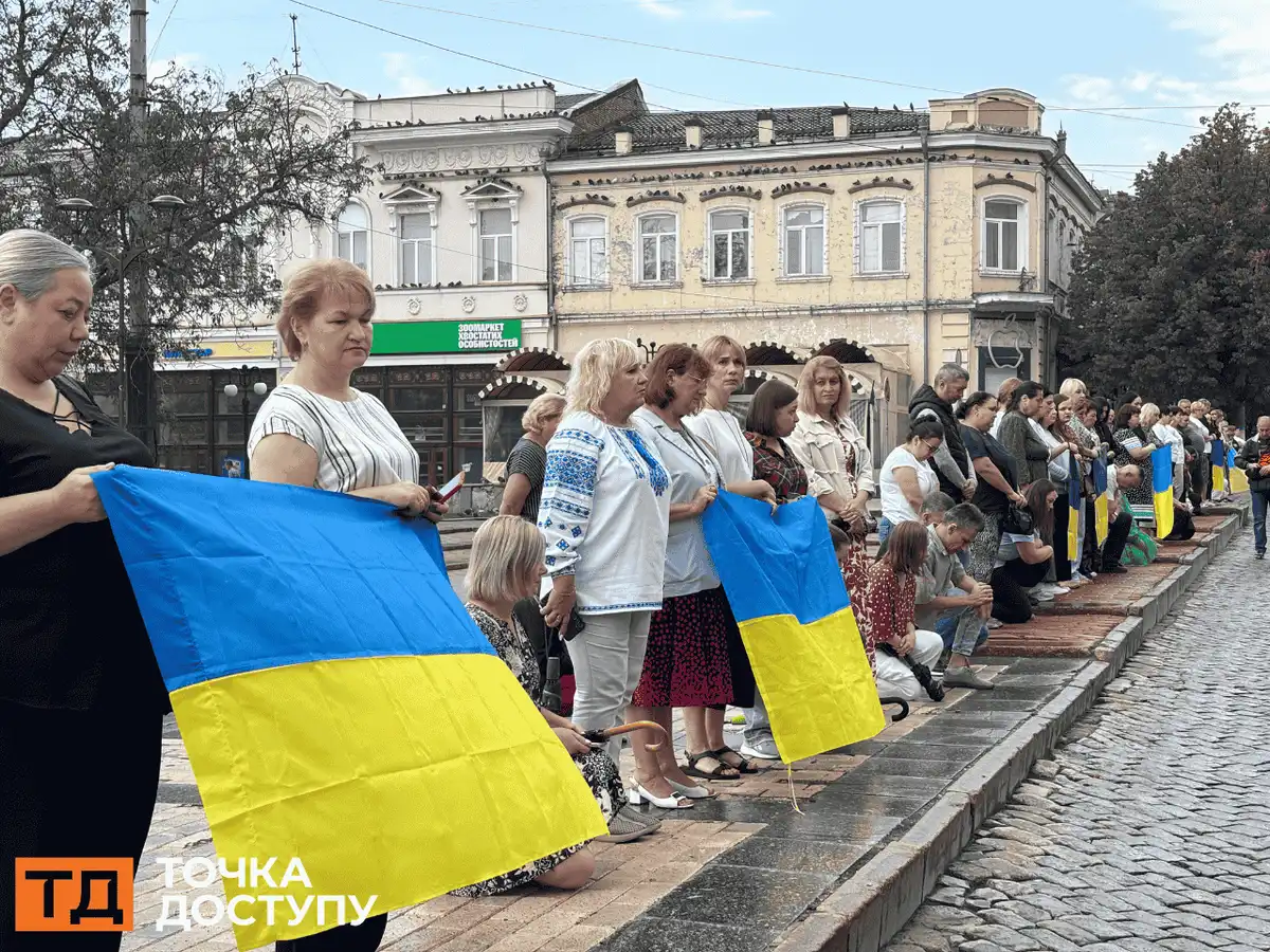 Мешканці Кропивницького віддають шану загиблому Олександру Максименку