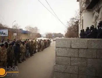 У Кіровограді "Правий сектор" знову блокує Апеляційний суд фото 1