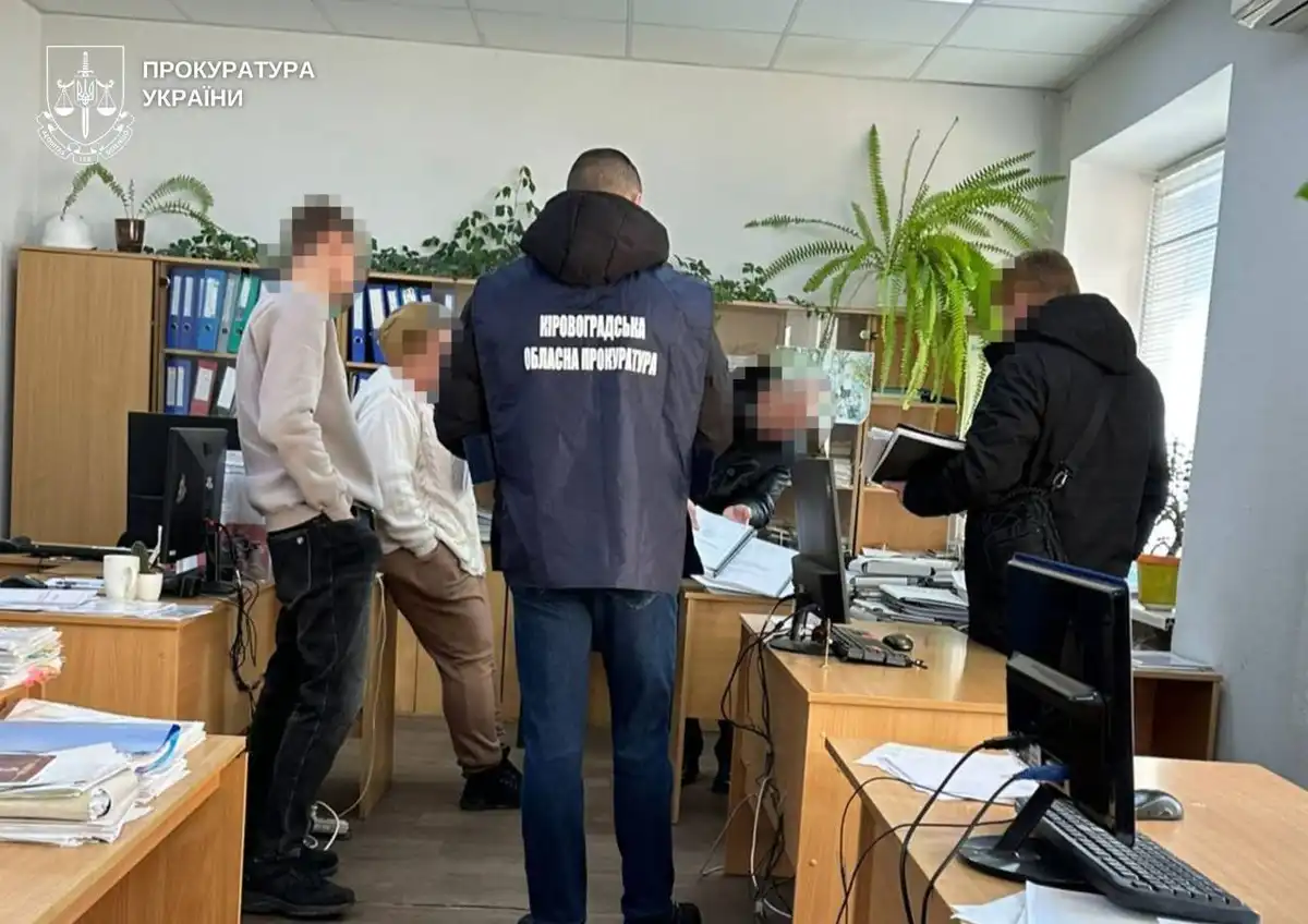 Посадовців Кіровоградської ОВА підозрюють у привласненні бюджетних грошей