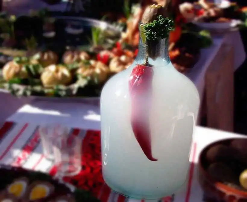 У Кропивницькому склали адмінпротокол на продавчиню самогоном