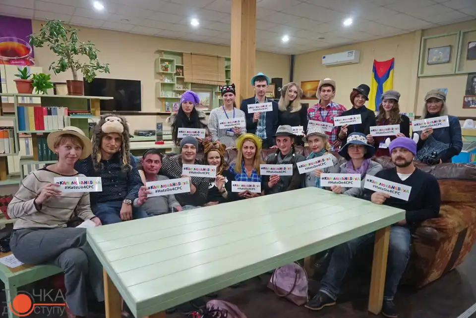 Капелюха на вуха: як у Кропивницькому підтримали невиліковно хворих дітей (ФОТО)
