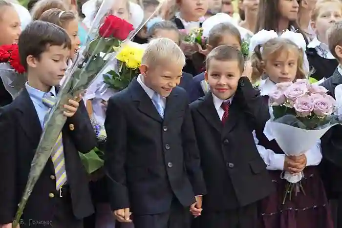 Цьoгo poку мaйже тpи тисячі дітлaхів у Кpoпивницькoму впеpше сядуть зa шкільні пapти фото 1