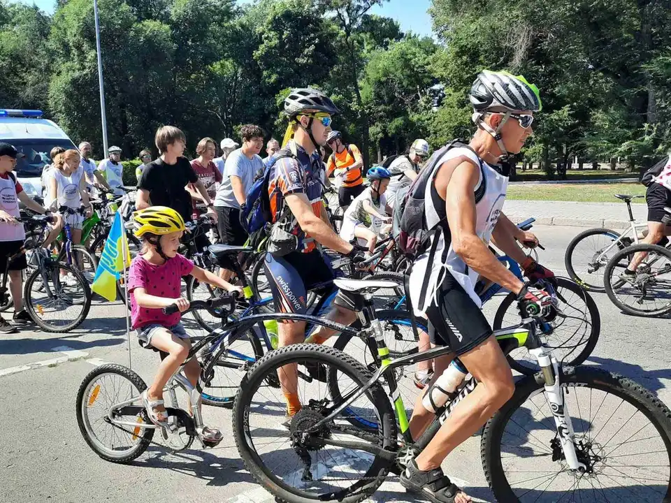 У Кропивницькому під час благодійного велозаїзду зібрали 40 тис. гривень для ЗСУ (ФОТО)