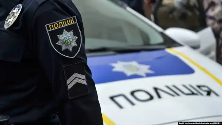 Водія доправили до ТЦК, а поліцейський нецензурно спілкувався з жінкою: на Кіровоградщині почали перевірку