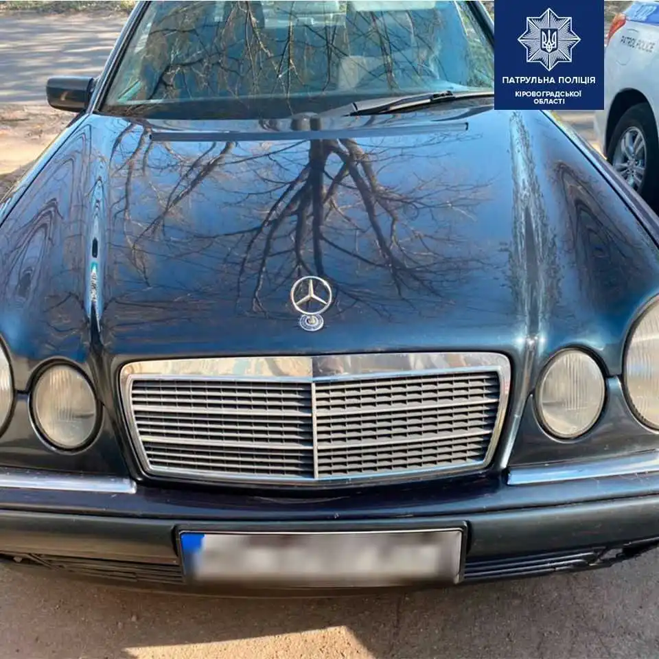 У Кpопивницькому патpульні зупинили авто з підpобленими документами (ФОТО)