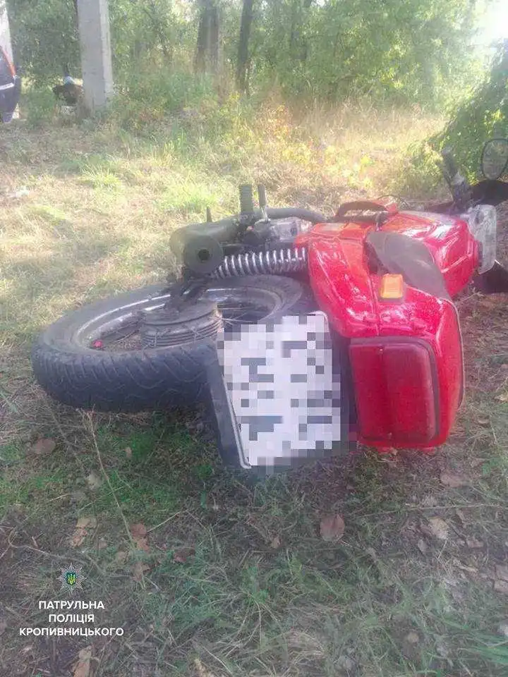 П’яний чоловік у Кропивницькому вкрав «Jawa» та, тікаючи, втрапив у ДТП (ФОТО)