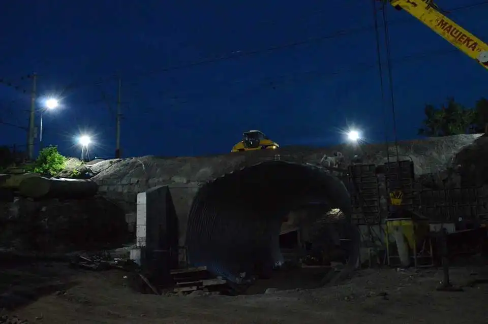 У Кропивницькому достроково завершать основний етап будівництва арки на Ельворті (ФОТО) фото 1
