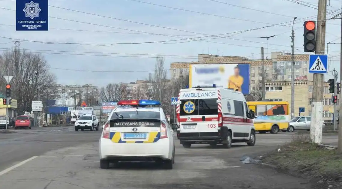 У Кропивницькому поліцейські зупиняли автомобілі, які не пропускали "швидку" (ВІДЕО) фото 1