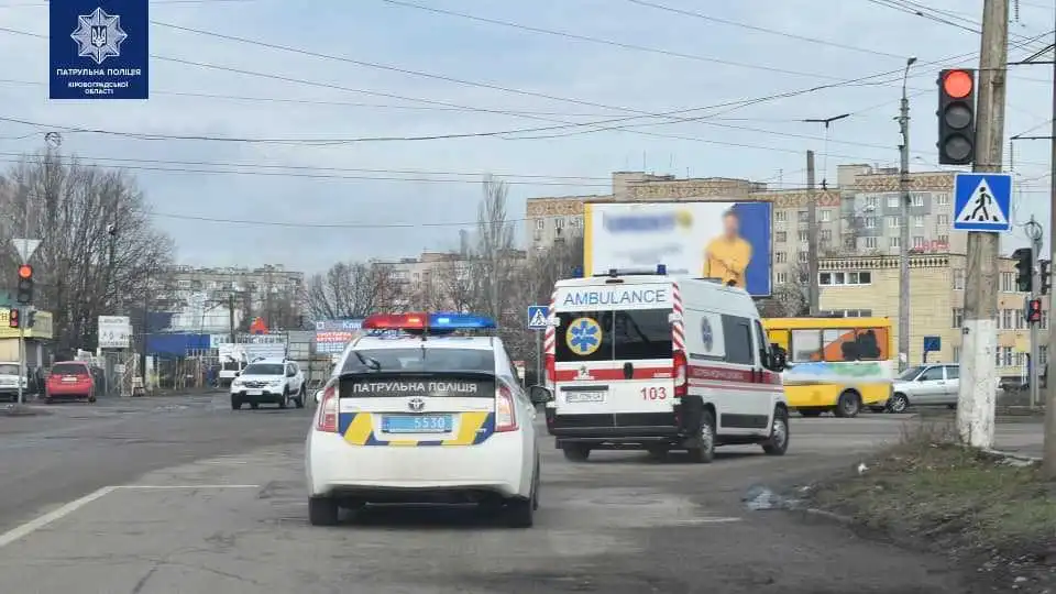 У Кропивницькому поліцейські зупиняли автомобілі, які не пропускали "швидку" (ВІДЕО)