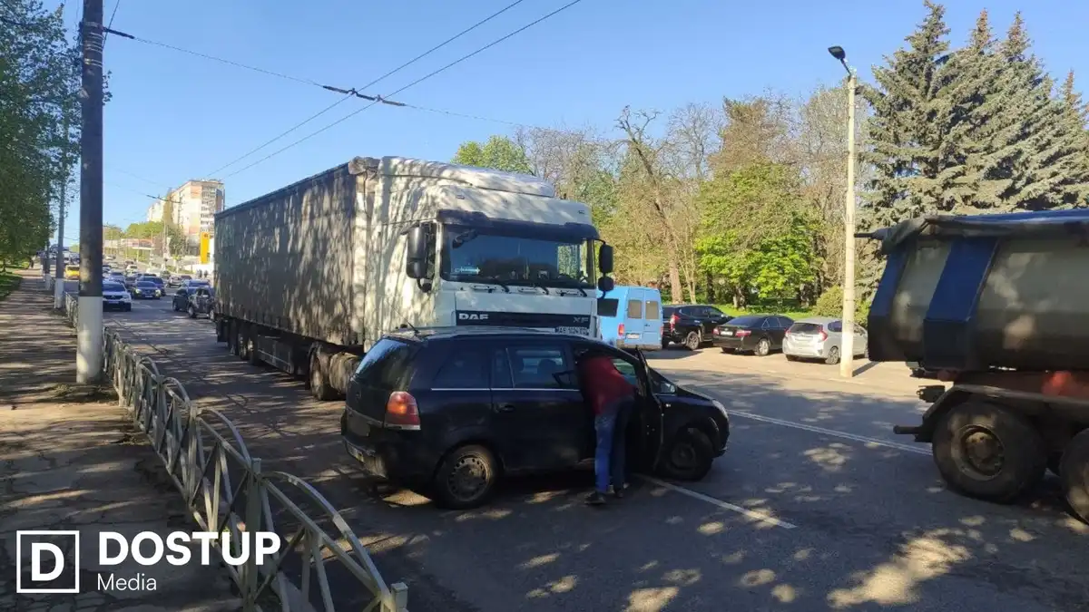 На Вокзальній у Кропивницькому сталася ДТП за участі вантажівки