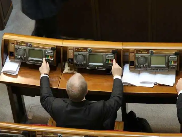 За рахунок травневих свят: в Україні двічі відзначатимуть Різдво фото 1