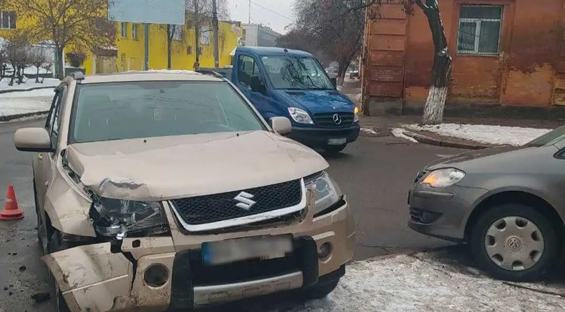 У Кропивницькому зіткнулися "Volkswagen" та "Suzuki" (ФОТО) фото 1