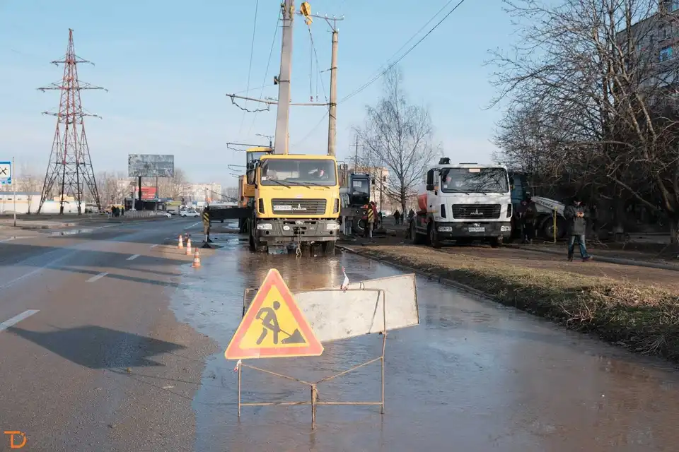 Кропивницький: аварійно-ремонтні роботи на водогоні на Попова тривають (ФОТО)