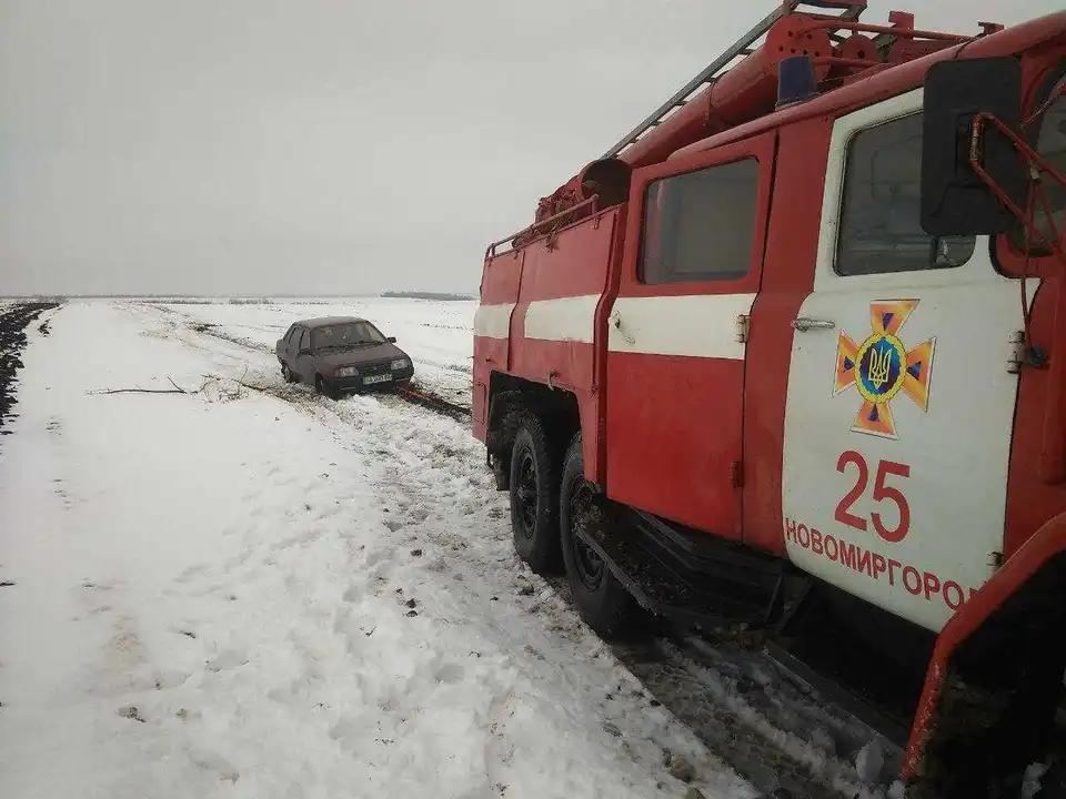 На Кіровоградщині за добу буксирували 2 легковика, вантажівку та мікроавтобус (ФОТО) фото 1