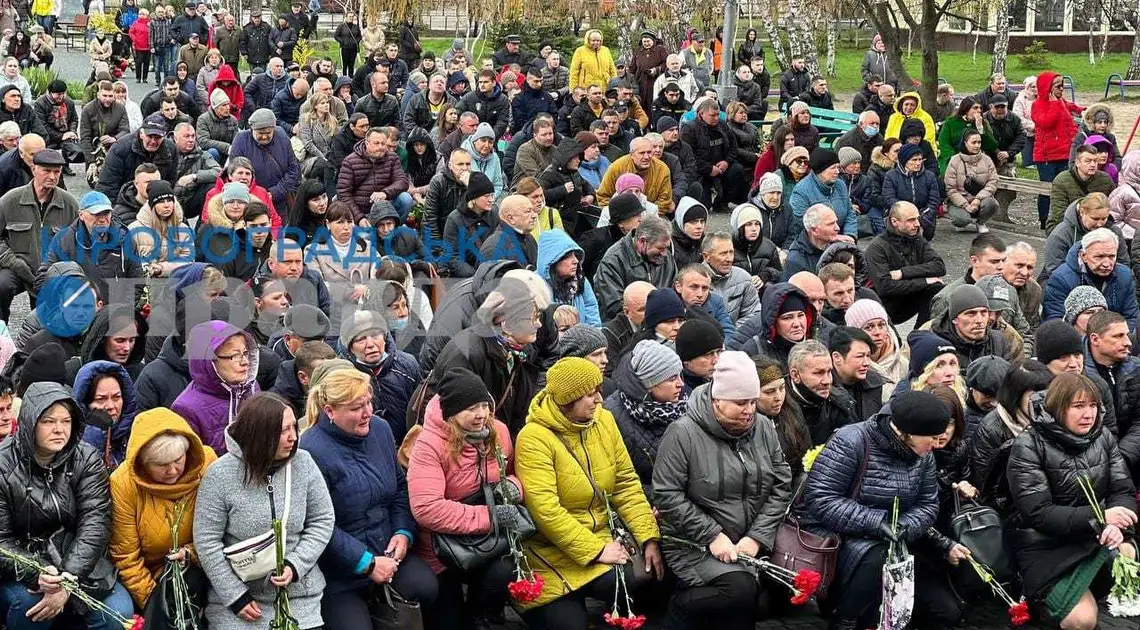 В Олександрії провели в останню путь загиблих внаслідок ракетного удару по аеродрому (ВІДЕО) фото 1