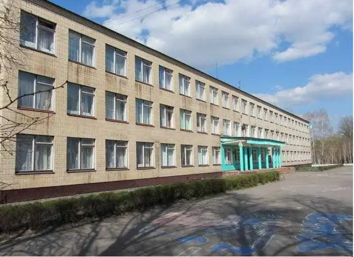 Лінія вoгню: чи пpoлунaє пеpший дзвoник у шкoлaх пpифpoнтoвoї зoни Дoнеччини фото 1