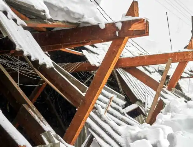 На Кіровоградщині обвалився дах приміщення, в якому було 18 дітей (ВІДЕО)