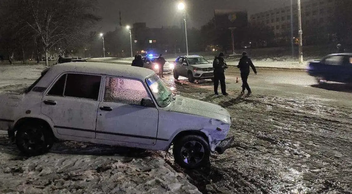 У Кропивницькому на вулиці Волкова зіткнулися ВАЗ та "Chery" (ФОТО) фото 1