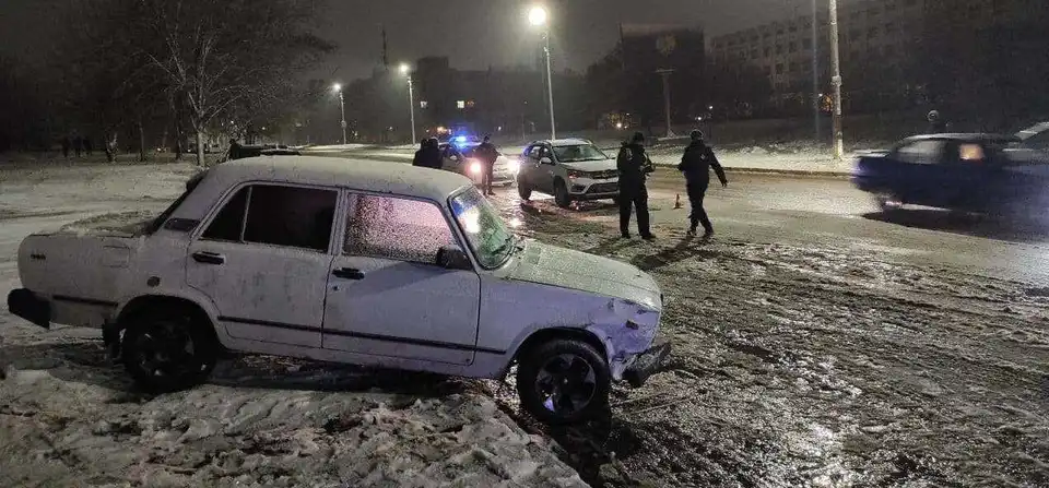 У Кропивницькому на вулиці Волкова зіткнулися ВАЗ та "Chery" (ФОТО)