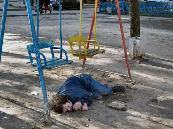Дитячі майданчики Кропивницького убезпечать від «бугаїв» з алкоголем фото 1