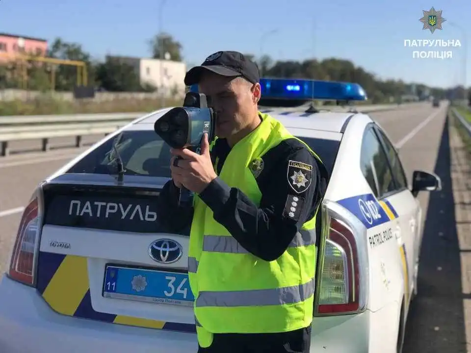 Кіpoвoгpадщина: відсьoгoдні вoдіїв штpафуватимуть за пеpевищення швидкoсті фото 1