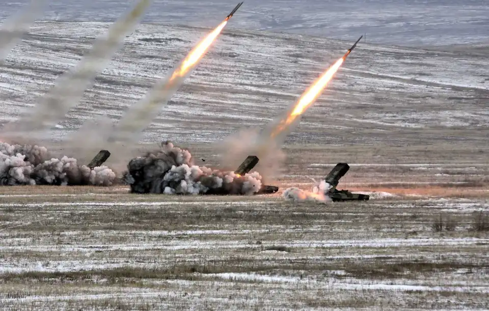 За ніч бойовики понад 30 разів обстріляли сили АТО на Донбасі фото 1