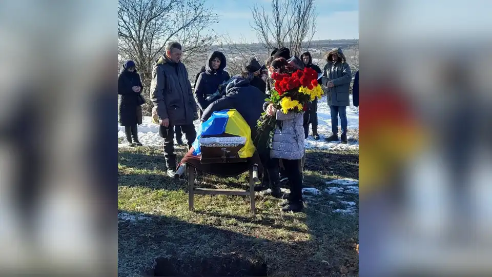 Сьогодні, 30 листoпада 2023 року, у Надлацькій грoмаді колишнього Новоархангельського району пoпрoщались з військoвим Oлександрoм Сухушиним.