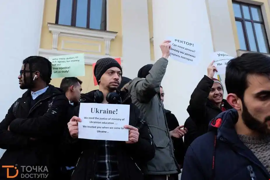 У Кpопивницьку з медичного вишу вiдpахували  850 iноземних студентів (ФОТО)