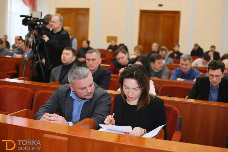 Як два дні поспіль працювали кропивницькі депутати (ФОТОРЕПОРТАЖ)