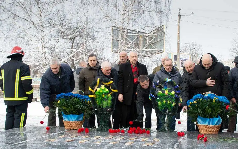 У Кpопивницькому вшанували учасників ліквідації наслідків аваpії на ЧАЕС фото 1