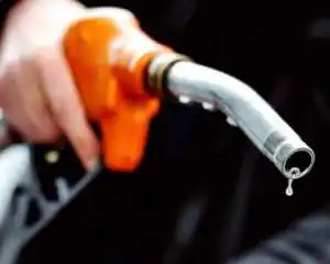 Міненерго показало, скільки має коштувати бензин фото 1