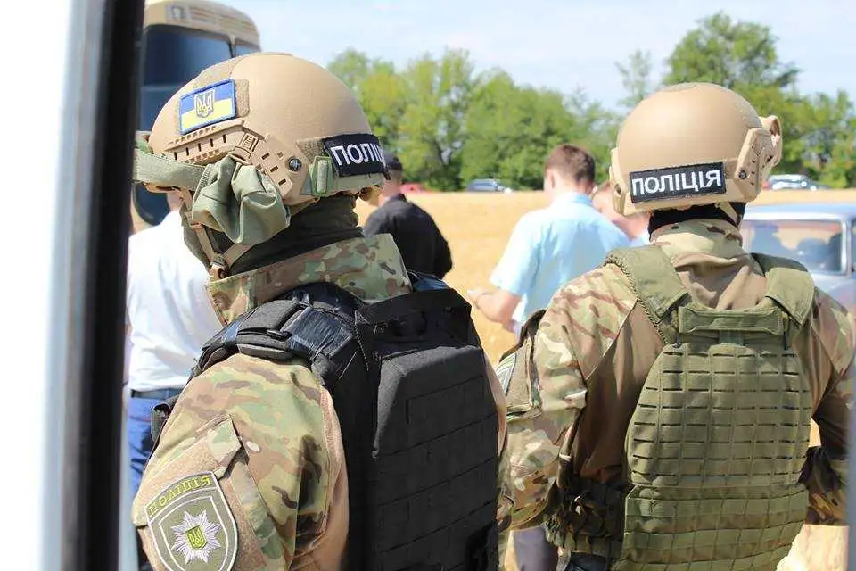 На Кіровоградщині місцеві жителі «поклали» рейдерів до прибуття поліції (ФОТО) фото 1