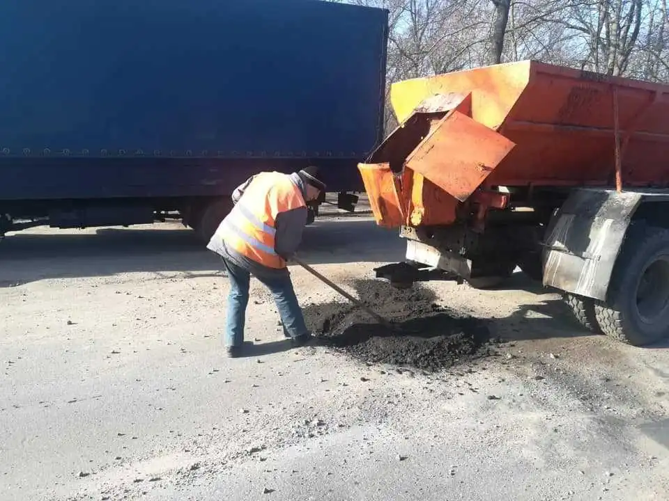 Райкович доручив найближчим часом розпочати ямковий ремонт доріг у Кропивницькому
