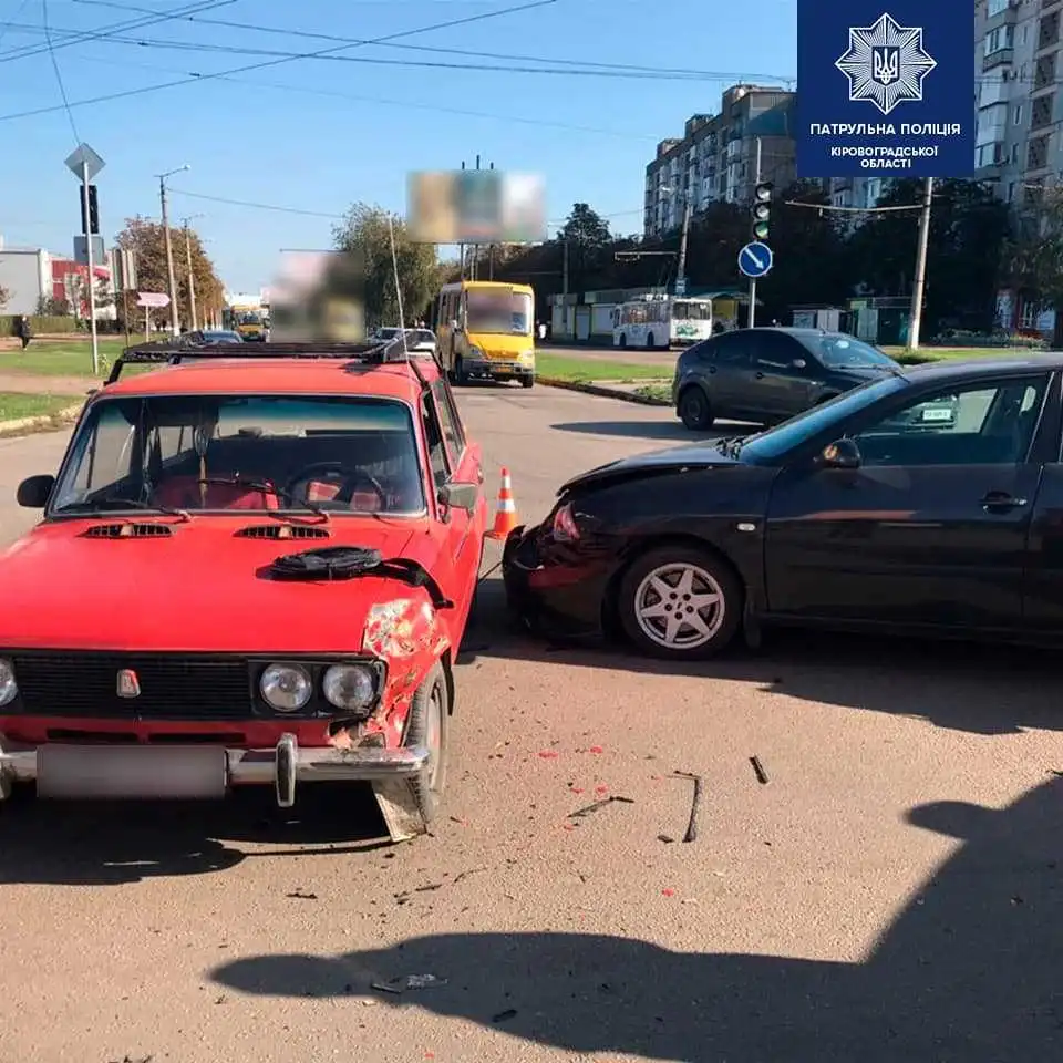 У Кропивницькому автомобіль "Seat" в’їхав у ВАЗ (ФОТО)