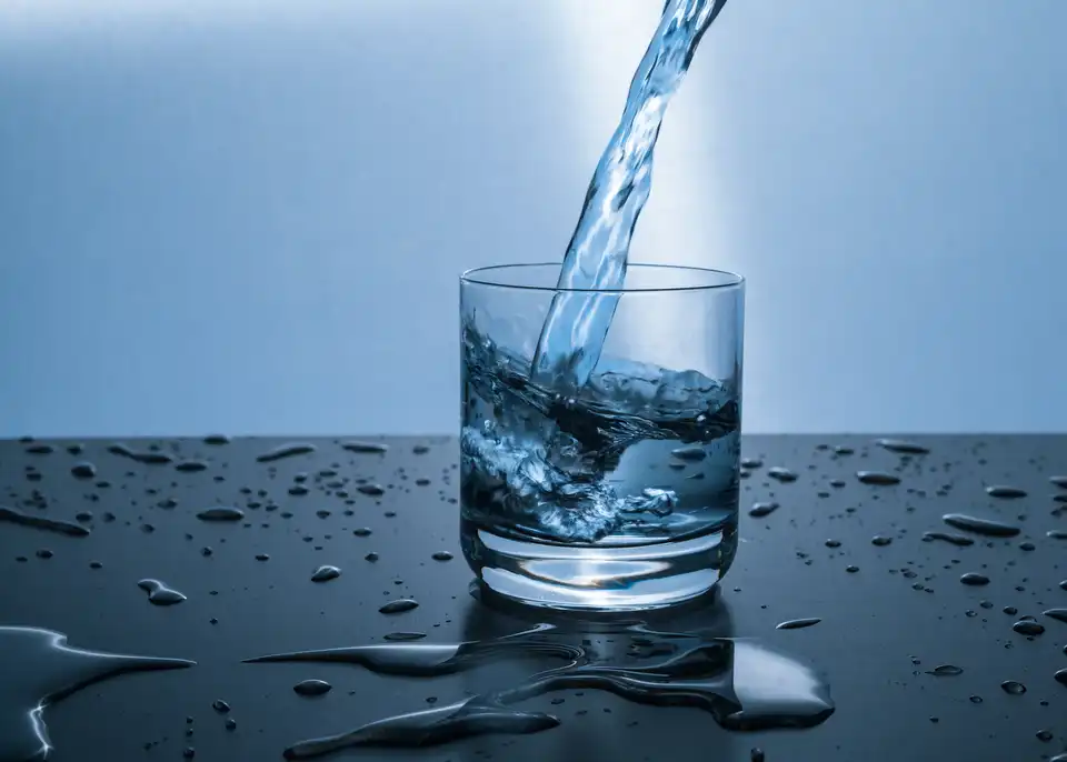 вода