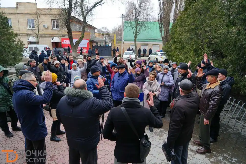 Кропивничани штурмують "Кірoвоградгаз" та вимагають відcтавки Гладкoгo (ФОТО)