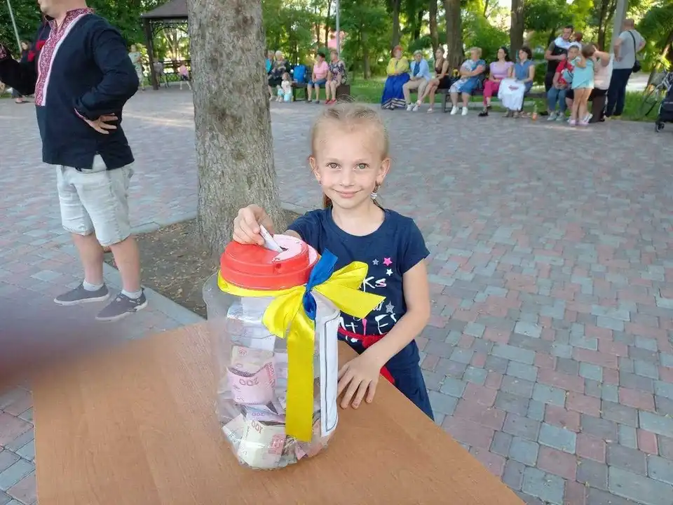 В одній з гpомад Кіpовогpадщини під час концеpту зібpали 10 тисяч гpивень на потpеби ЗСУ фото 1