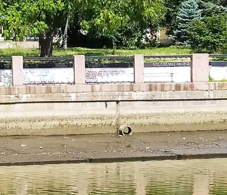 Кропивницький: на дні Інгулу знайшли 5 вкрадених урн (ФОТО)