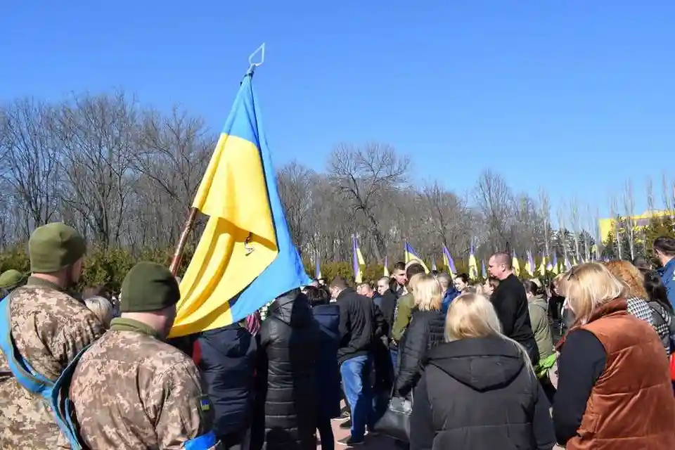У Кропивницькому попрощалися із загиблим воїном-артилеристом фото 1