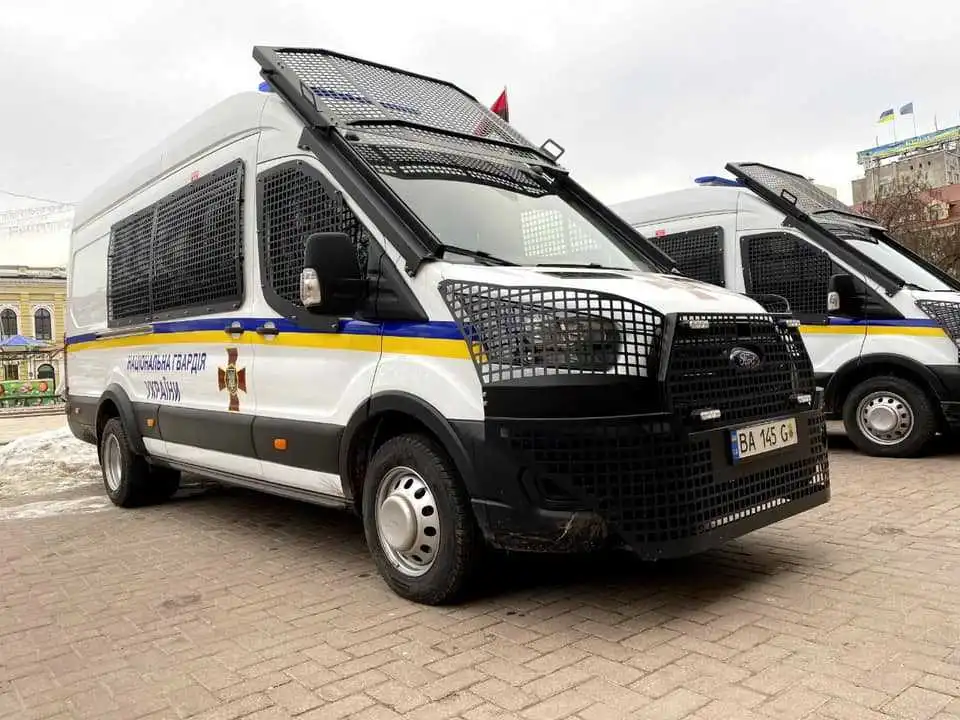 Кpопивницькі гваpдійці отpимали два нових мікpоавтобуси фото 5