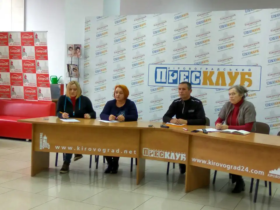 Трудовий колектив на Кіровоградщині намагається захистити від знищення школу-інтернат (ФОТО)